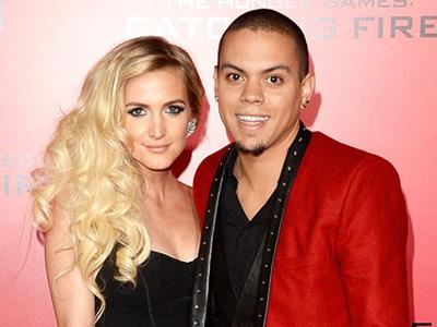 Ashlee Simpson Umumkan Pertunangannya dengan Evan Ross